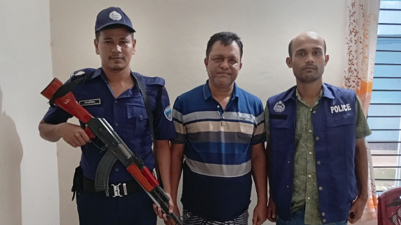 হাতিয়ায় আওয়ামী লীগ নেতা গ্রেফতার