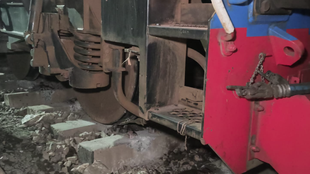 গাজীপুরে পদ্মা এক্সপ্রেস লাইনচ্যুত