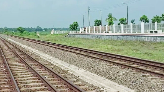 ৬ ঘণ্টা পর সিরাজগঞ্জে রেলপথ ব্লকেড স্থগিত