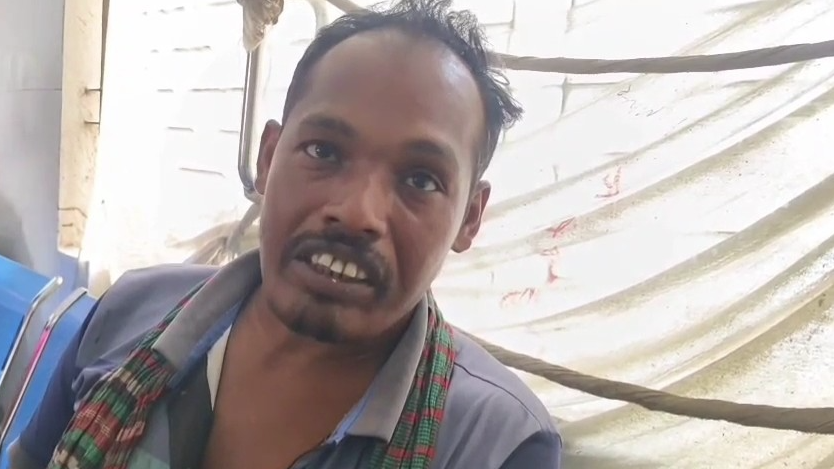 নাটোরে সাপ নিয়ে হাসপাতালে হাজির রোগী