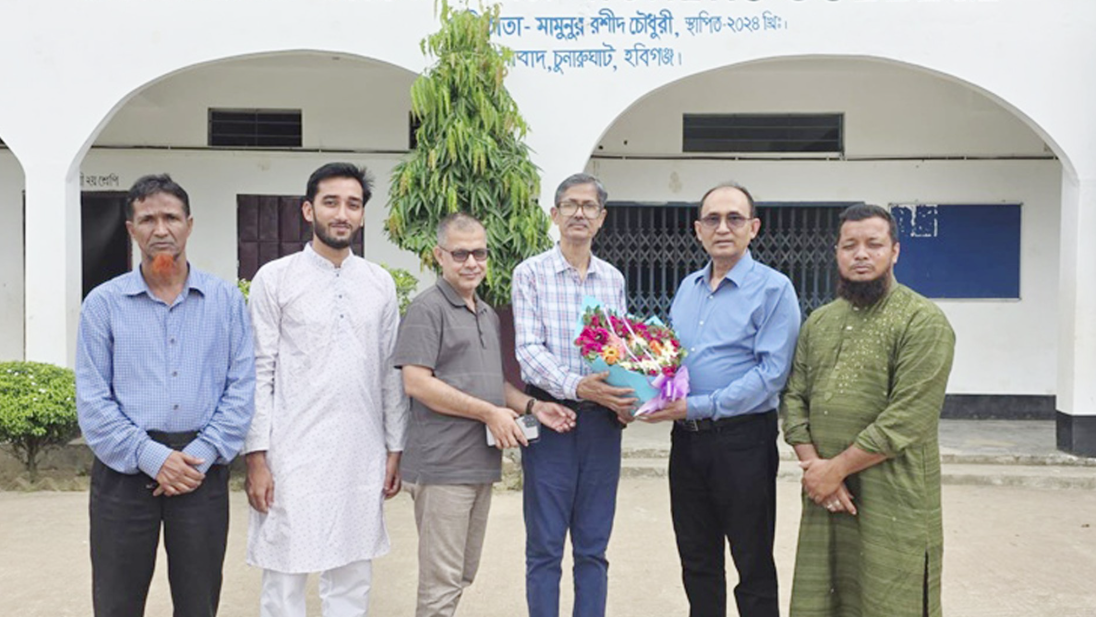 দুই শিক্ষাপ্রতিষ্ঠান পরিদর্শন করলেন মৎস্য ও প্রাণিসম্পদ সচিব