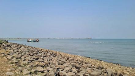 নাফ নদী থেকে আরও ১৩ জেলেকে ধরে নিয়ে গেল আরাকান আর্মি