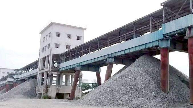 বিস্ফোরক সংকটে মধ্যপাড়া পাথর খনিতে উৎপাদন বন্ধ