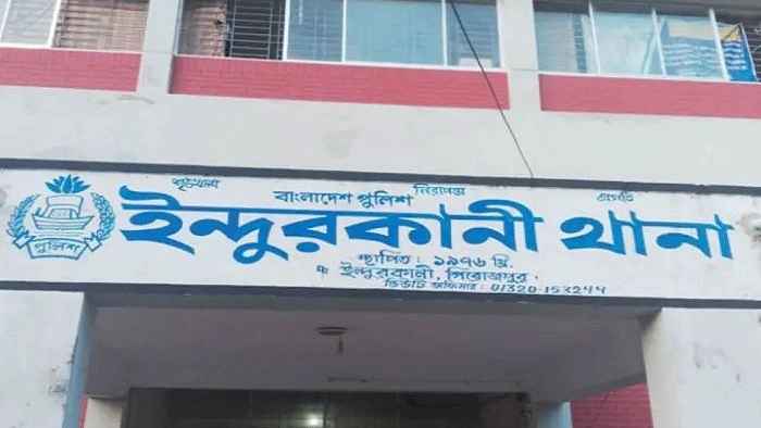 পরকীয়া প্রেমে বাধা দেওয়ায় যুবককে কুপিয়ে জখম