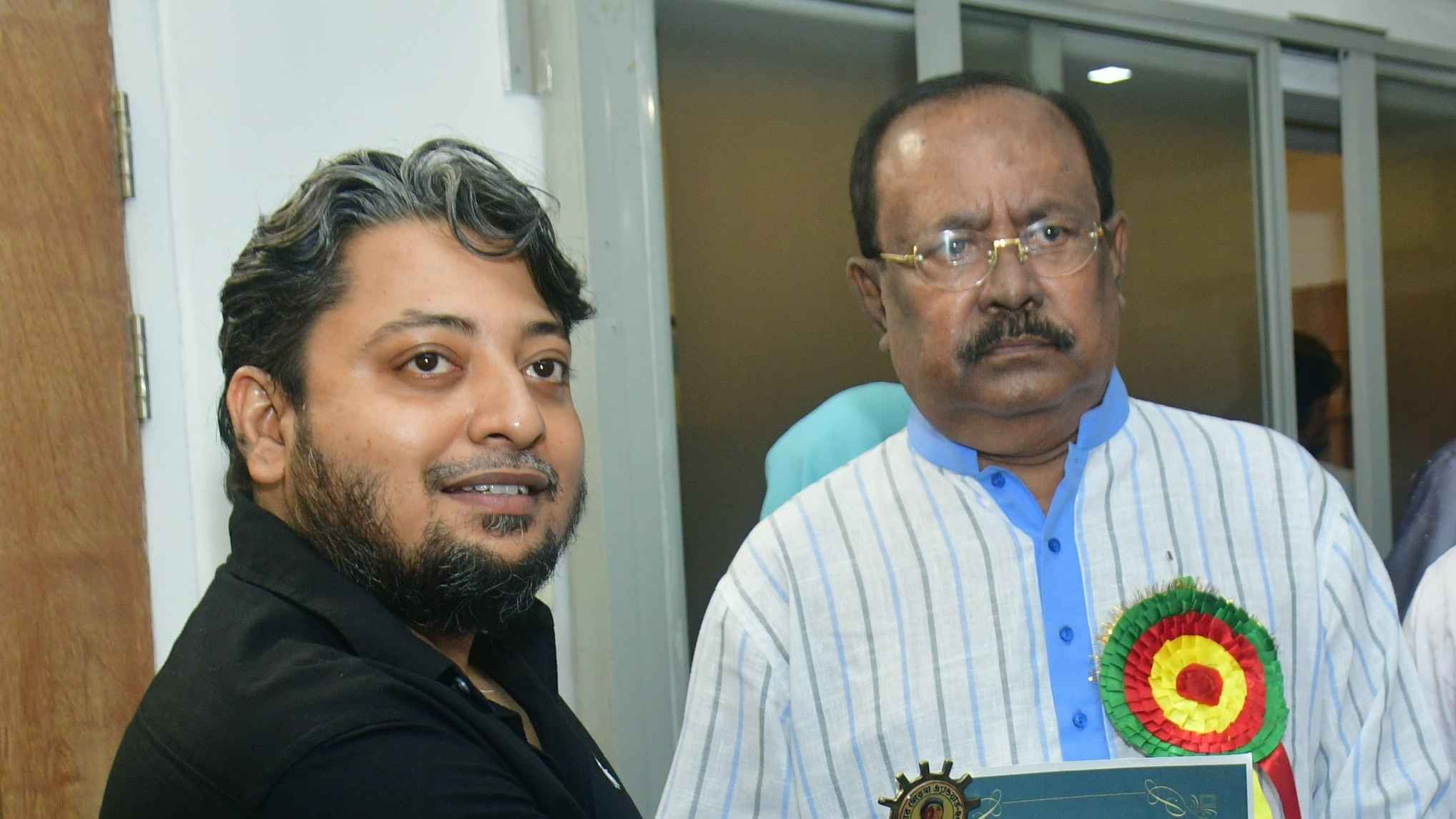 মাদার তেরেসা অ্যাওয়ার্ড পেলেন ফরিদুল ইসলাম রুবেল