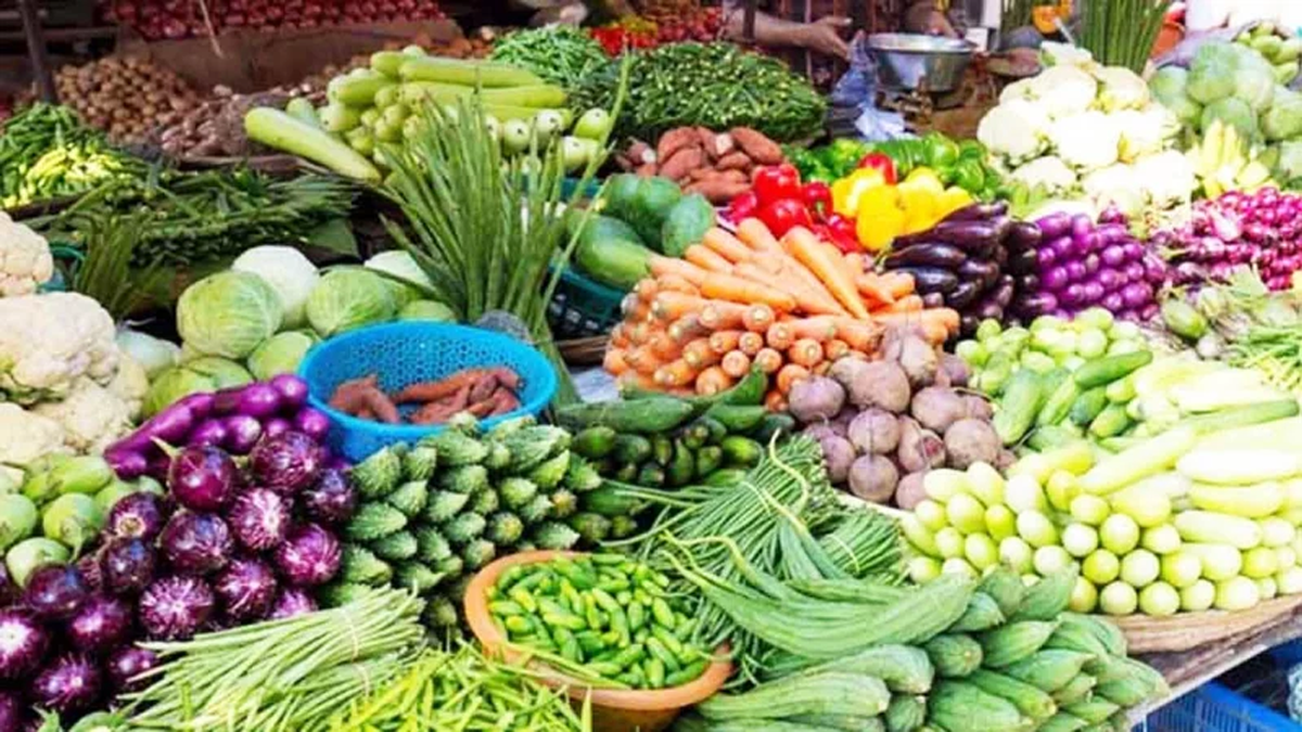 বৃষ্টির প্রভাবে চাঙা সবজির বাজার, পেঁয়াজে উল্লম্ফন