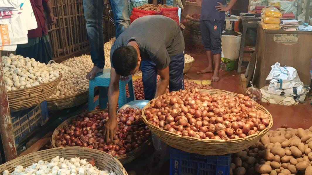 আবারও পেঁয়াজ আমদানি বন্ধ, দাম ঊর্ধ্বমুখী