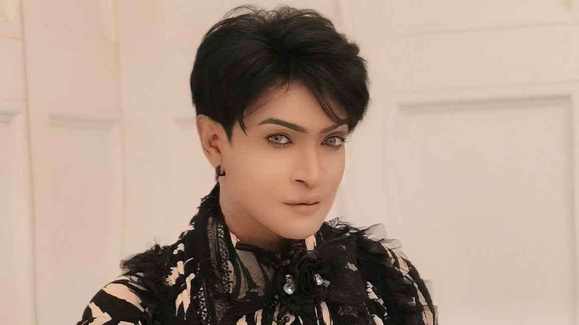 বাবা হারালেন অ্যাডলফ খান