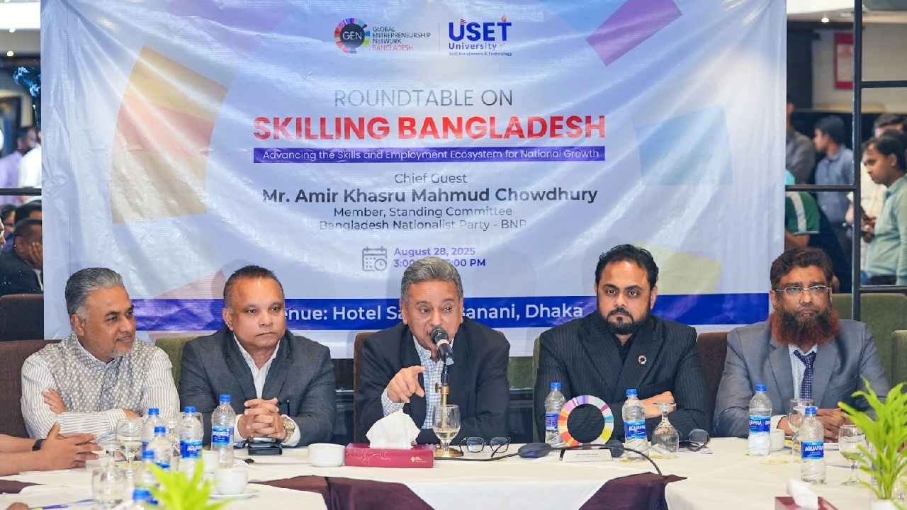 ১৮ মাসে ১ কোটি চাকরি সৃষ্টির প্রস্তুতি রয়েছে: আমীর খসরু