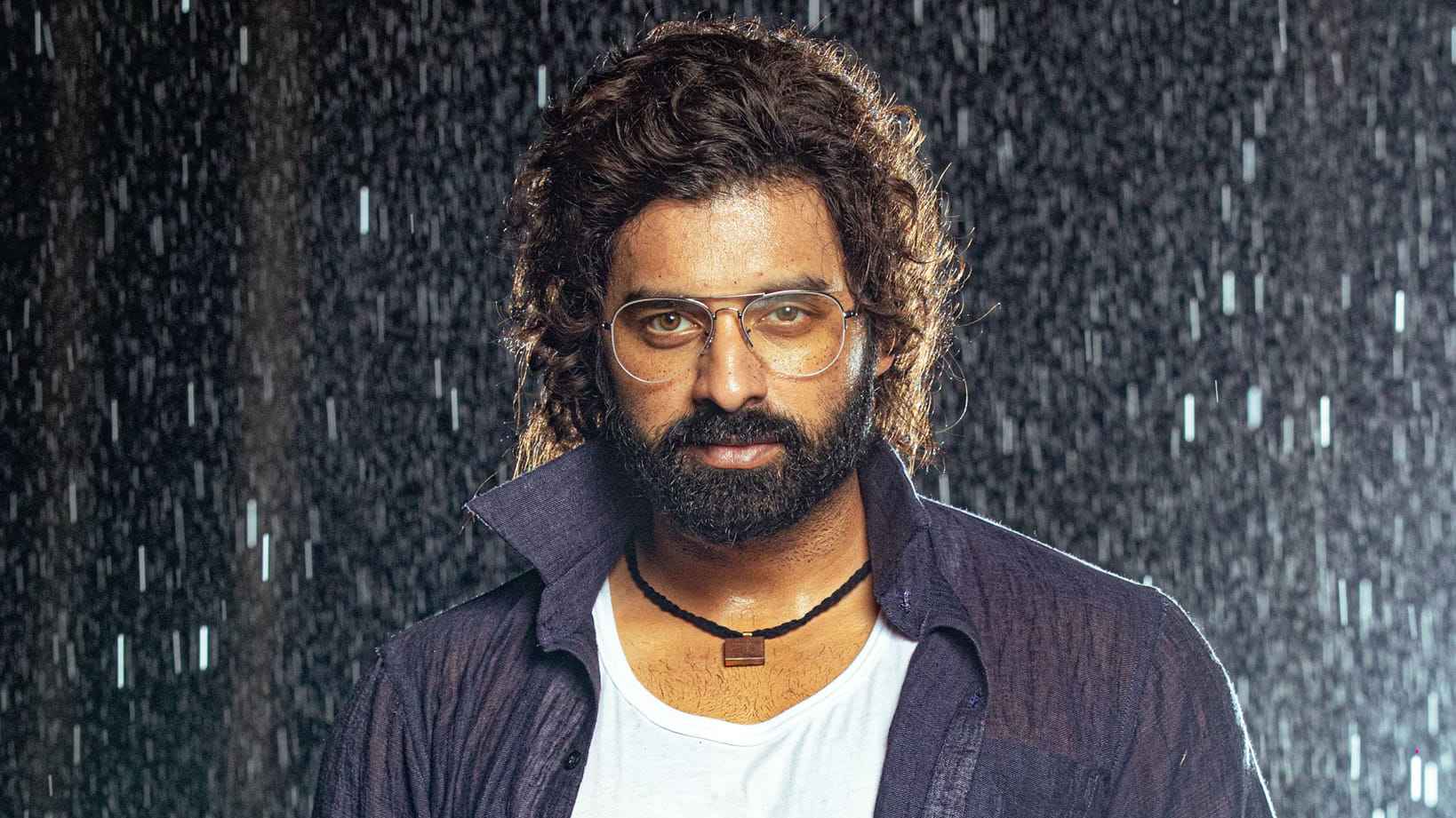 চোরাচালান কাজে জড়িত থাকায় আটক অঙ্কুশ হাজরা!