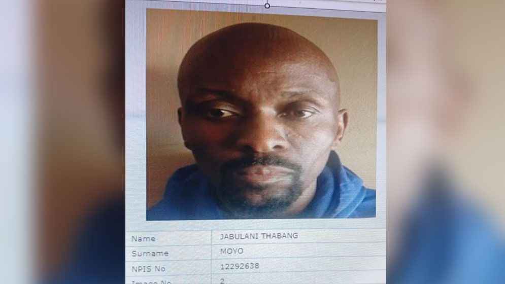 ২ পুলিশকে হত্যা করে আসামি পালিয়েছে