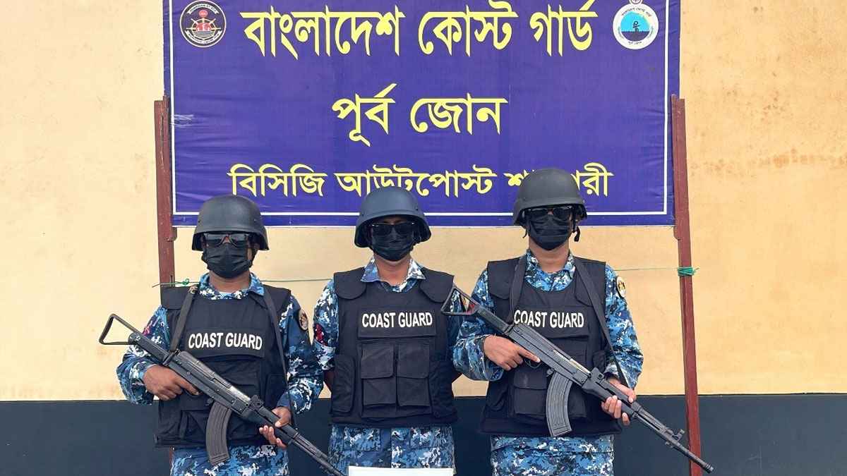 টেকনাফে মালিকবিহীন দেড় কোটি টাকার ইয়াবা উদ্ধার