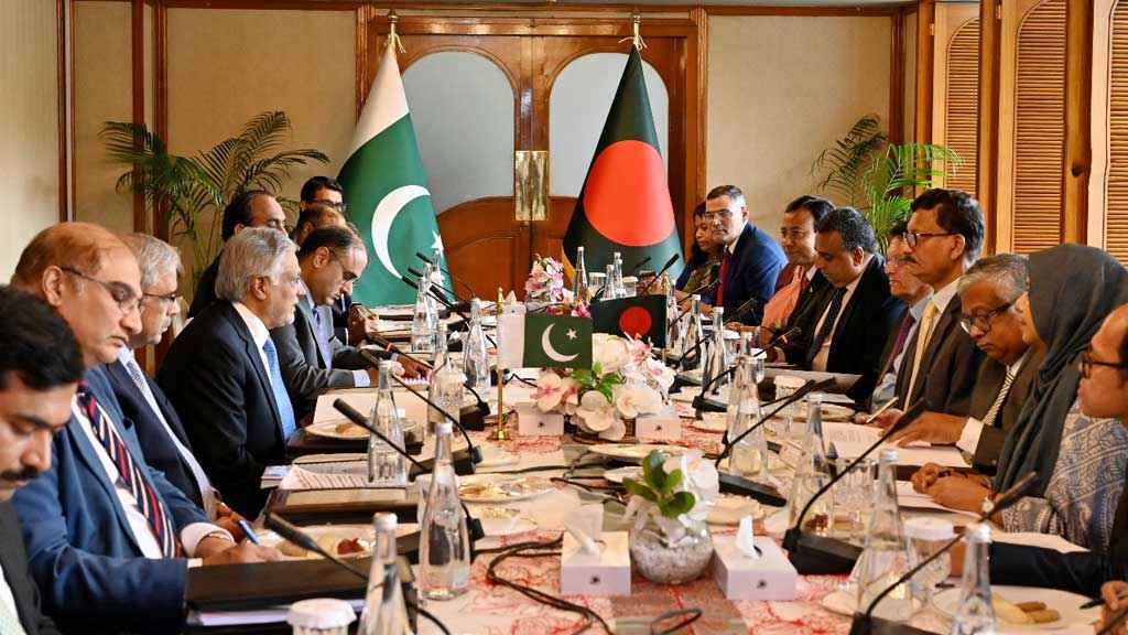 বাংলাদেশ-পাকিস্তানের ‘ঘনিষ্ঠতায়’ ভারতের উদ্বেগ: টেলিগ্রাফ