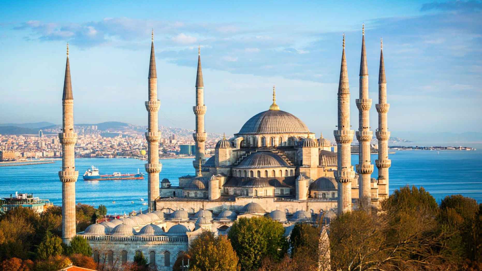 নীল মসজিদ: ইস্তাম্বুলের স্থাপত্যশৈলীর এক বিস্ময়