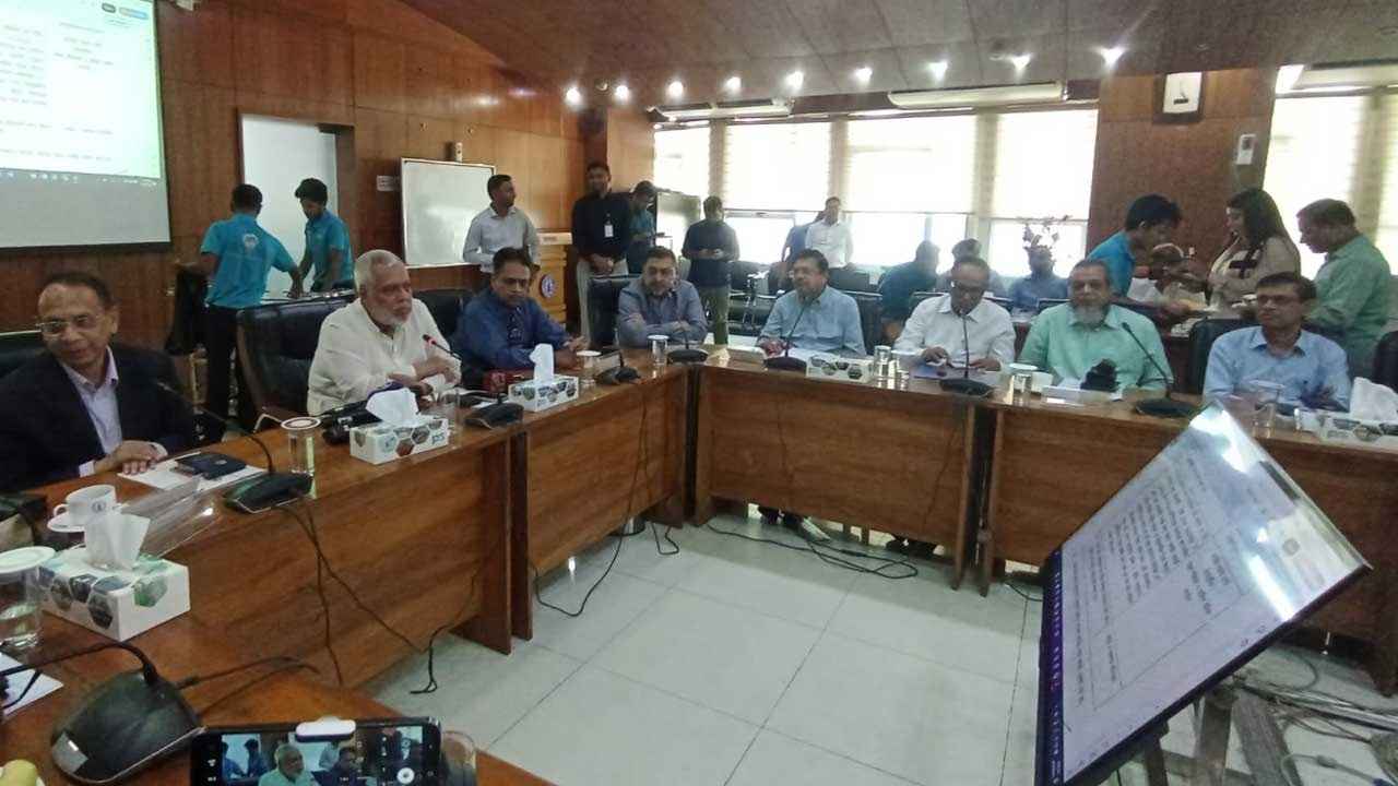 বাস মালিকদের ধর্মঘট প্রত্যাহার, দাবি মেনে নেওয়ার আশ্বাস