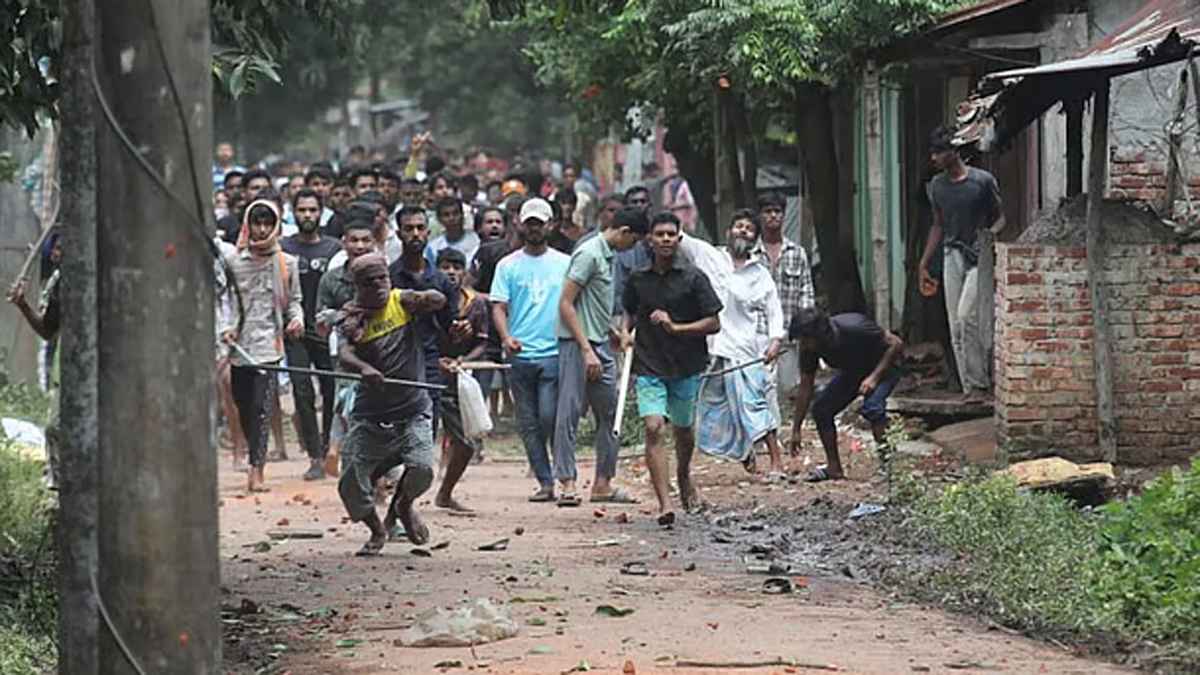 চবিতে ফের সংঘর্ষ, প্রো-ভিসিসহ আহত ২০ শিক্ষার্থী