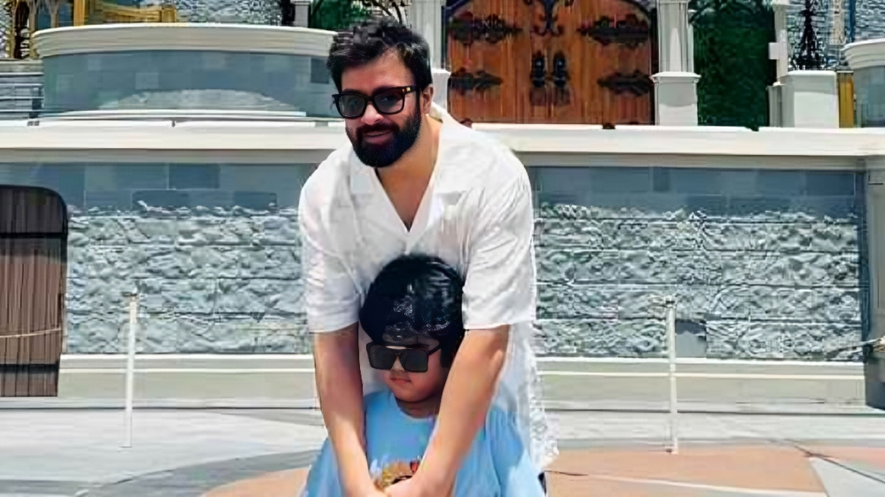 ফের শাকিবের ছবি প্রকাশ করলেন বুবলী, সঙ্গে ছেলে