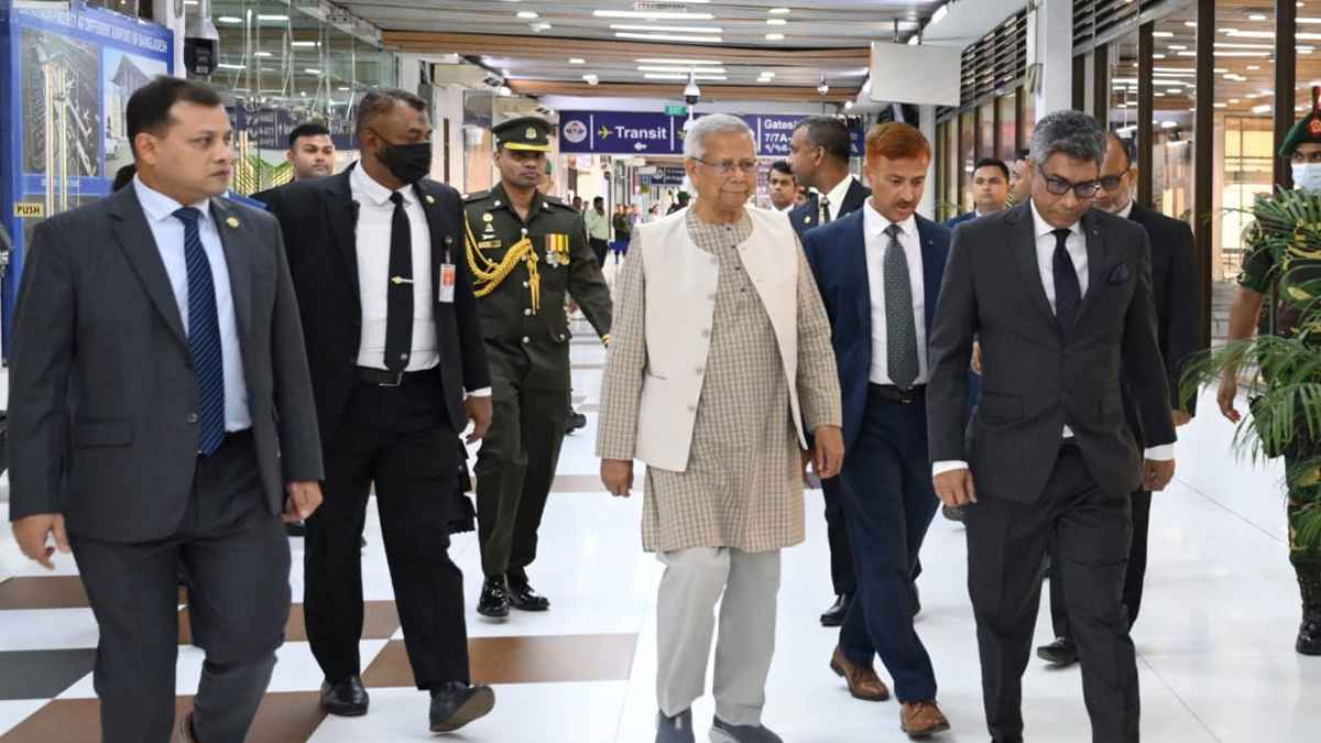 মালয়েশিয়ার উদ্দেশে ঢাকা ছাড়লেন প্রধান উপদেষ্টা ড. ইউনূস