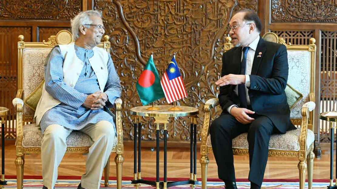 ড. ইউনূস ও আনোয়ার ইব্রাহীমের দ্বিপক্ষীয় বৈঠক চলছে