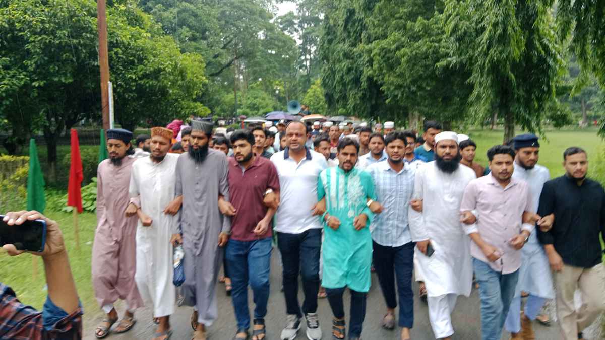 সাজিদের হত্যাকারীদের শনাক্ত করে মৃত্যুদণ্ডের দাবি ইবি শিক্ষার্থীদের