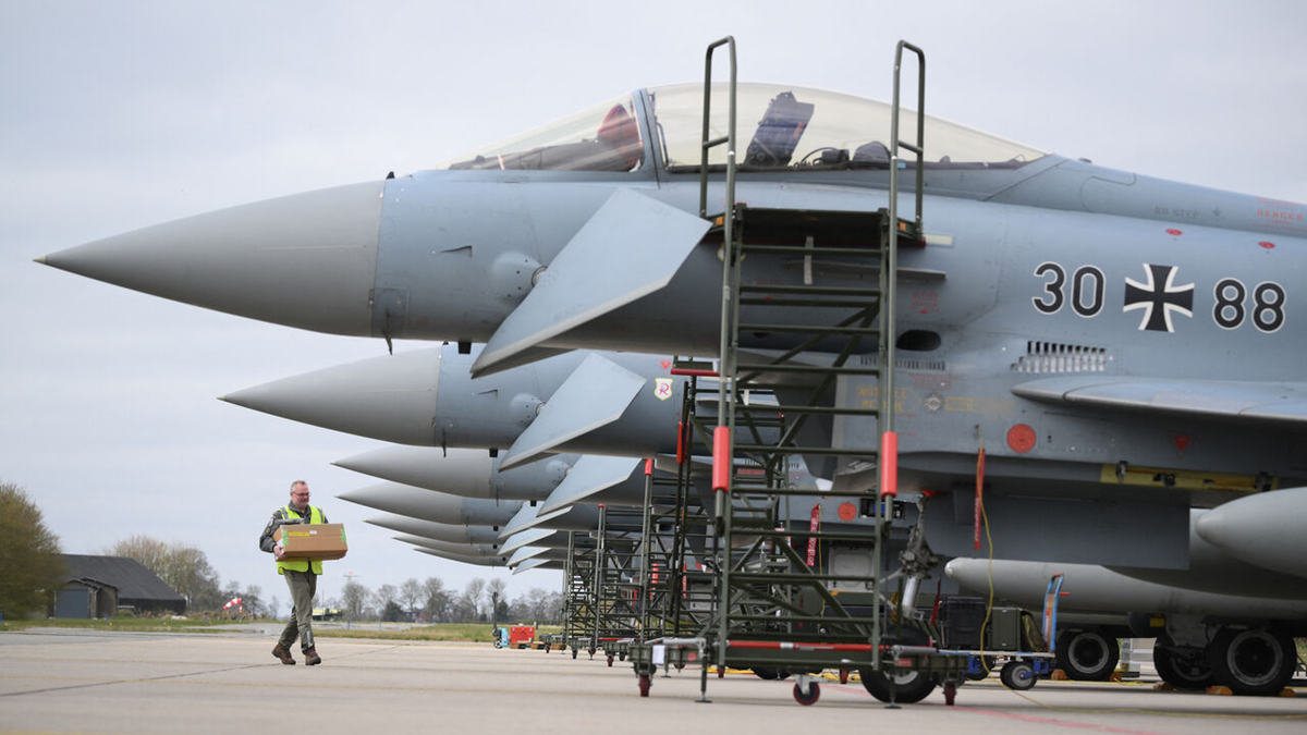 এবার পোল্যান্ডে যুদ্ধবিমান মোতায়েন করল জার্মানি