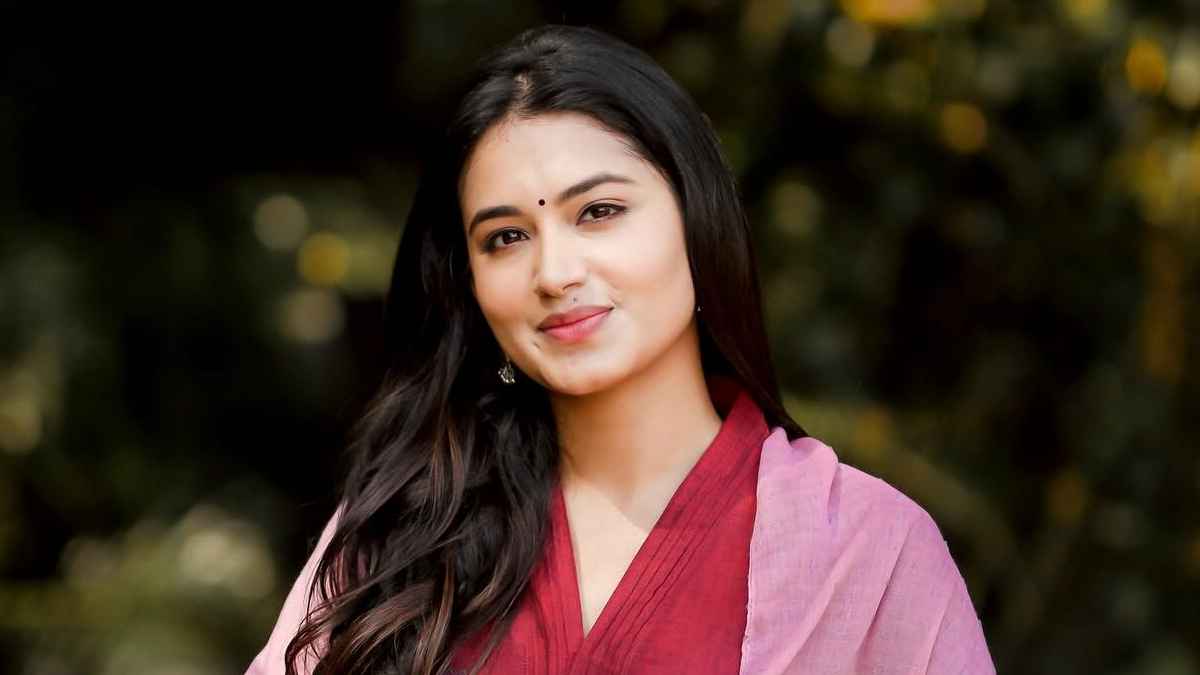 স্বামী বা শোবিজের মধ্যে কোনটা বেছে নেবেন জানালেন তাসনিয়া ফারিণ