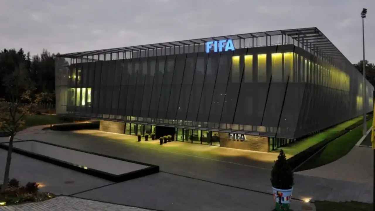 ফিফার বিরুদ্ধে এক লাখ ফুটবলারের ঐতিহাসিক মামলা