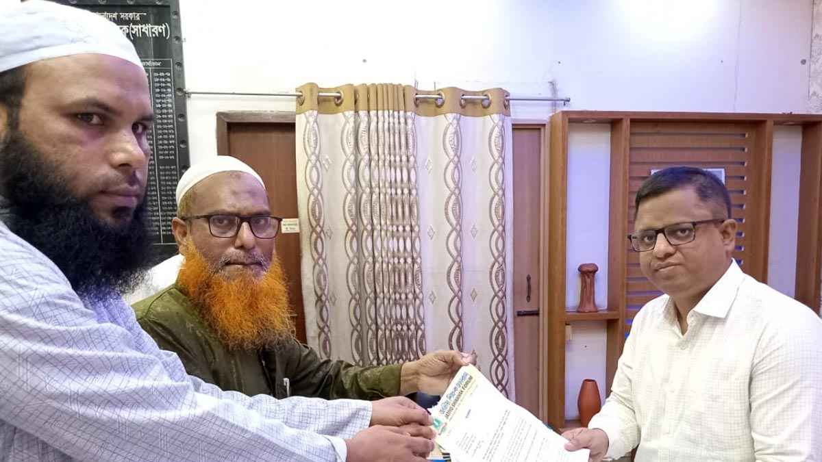 ফরিদপুরে শিক্ষক ফোরাম উদ্যোগে মানববন্ধন ও স্মারকলিপি প্রদান