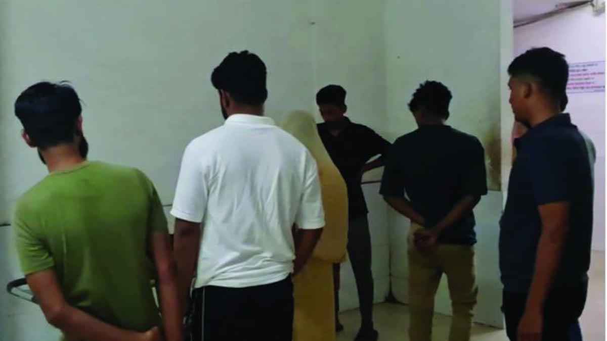 বাসের ধাক্কায় প্রাণ গেল মোটরসাইকেল আরোহী ২ ভাইয়ের