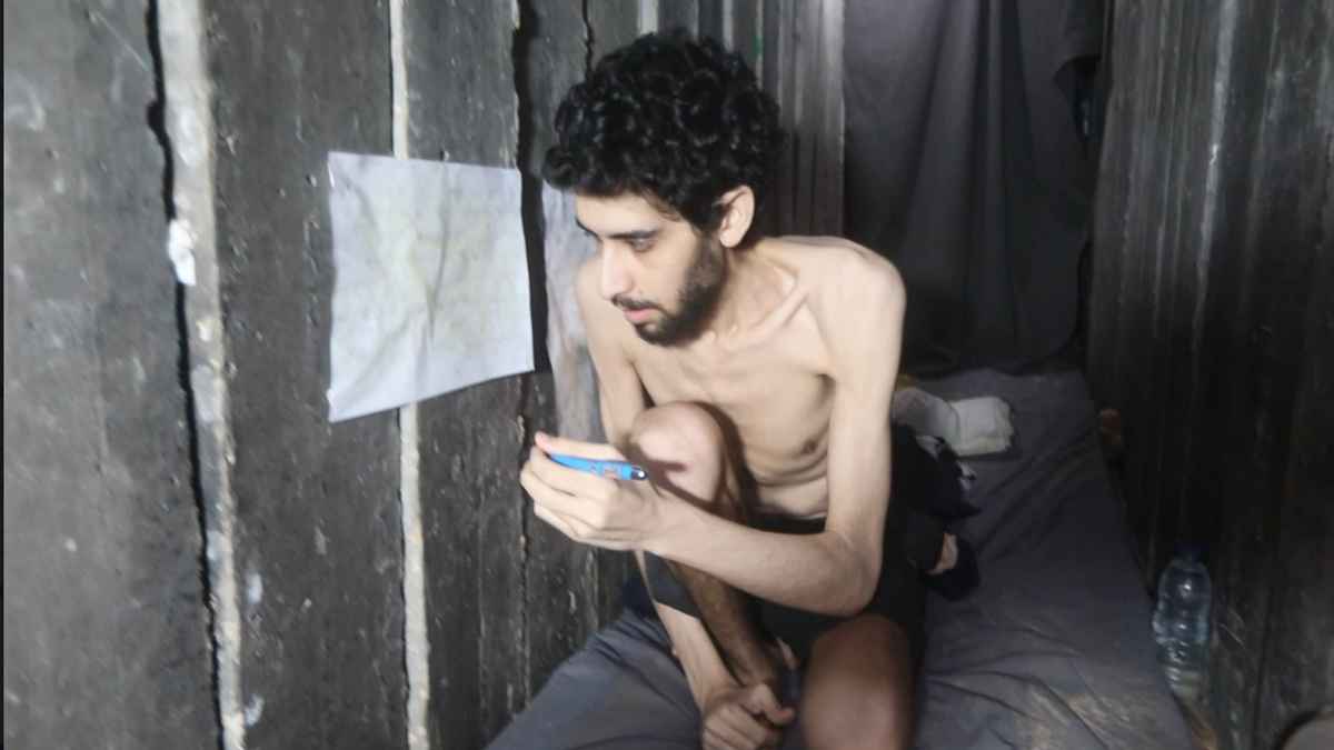 জিম্মিদের জন্য খাবার পাঠাতে শর্ত দিল হামাস