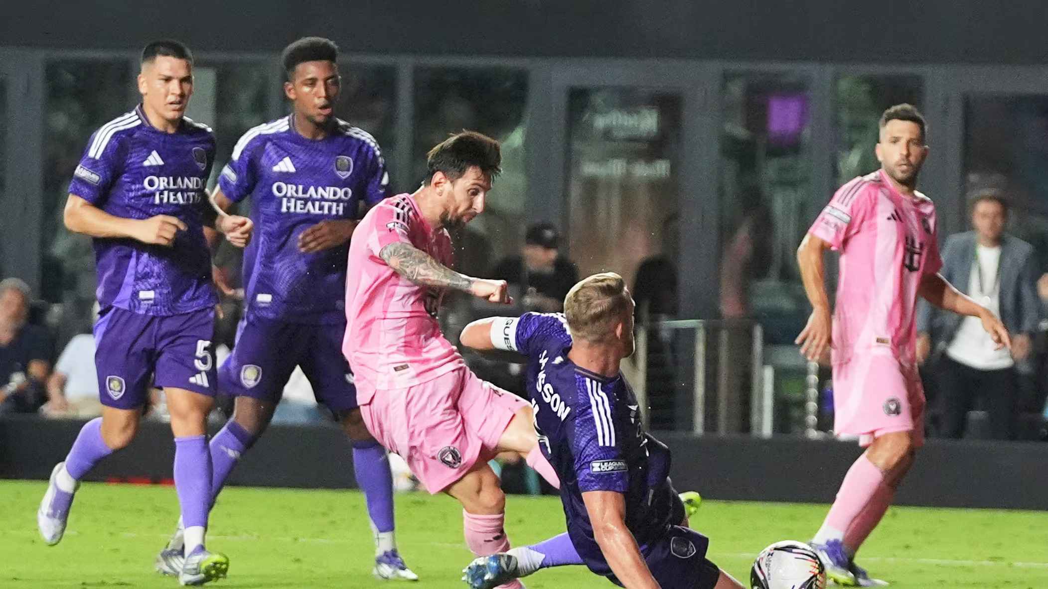 জোড়া গোলে ইন্টার মিয়ামিকে ফাইনালে তুললেন মেসি