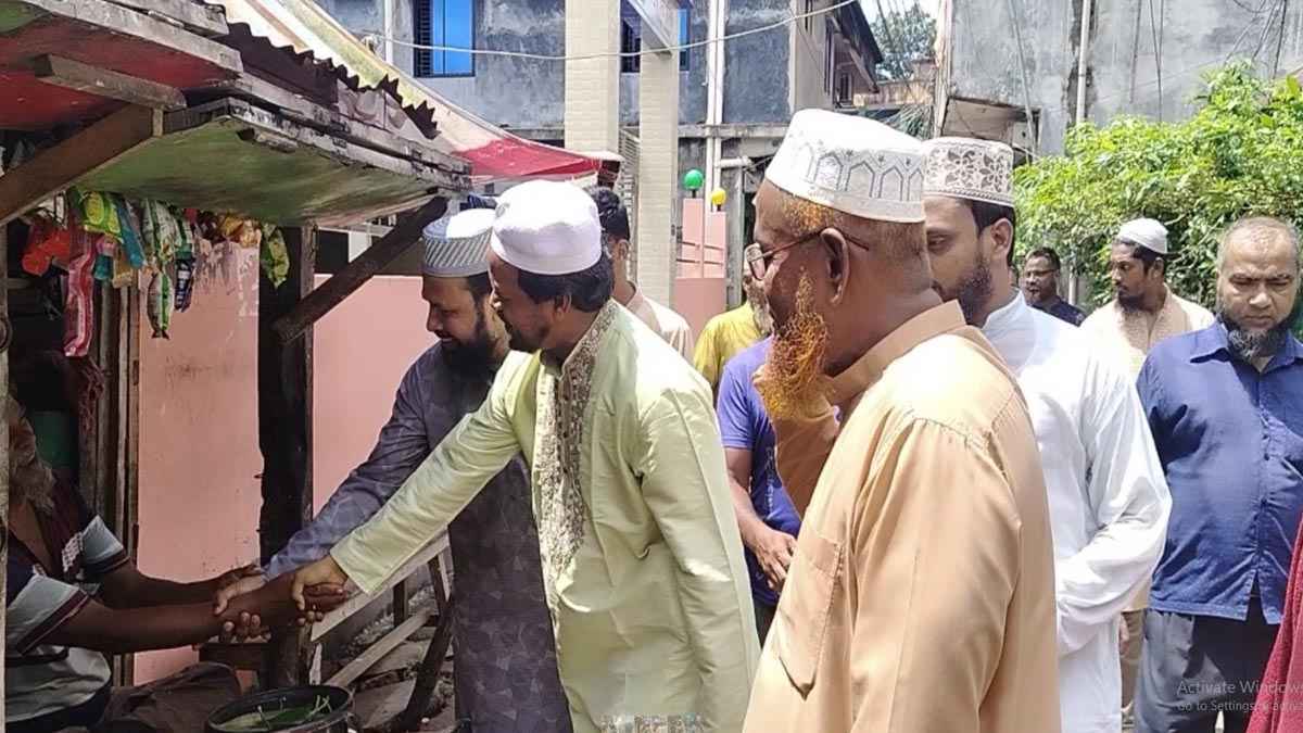 ঝালকাঠিতে জামায়াতের এমপি প্রার্থীর গণসংযোগ