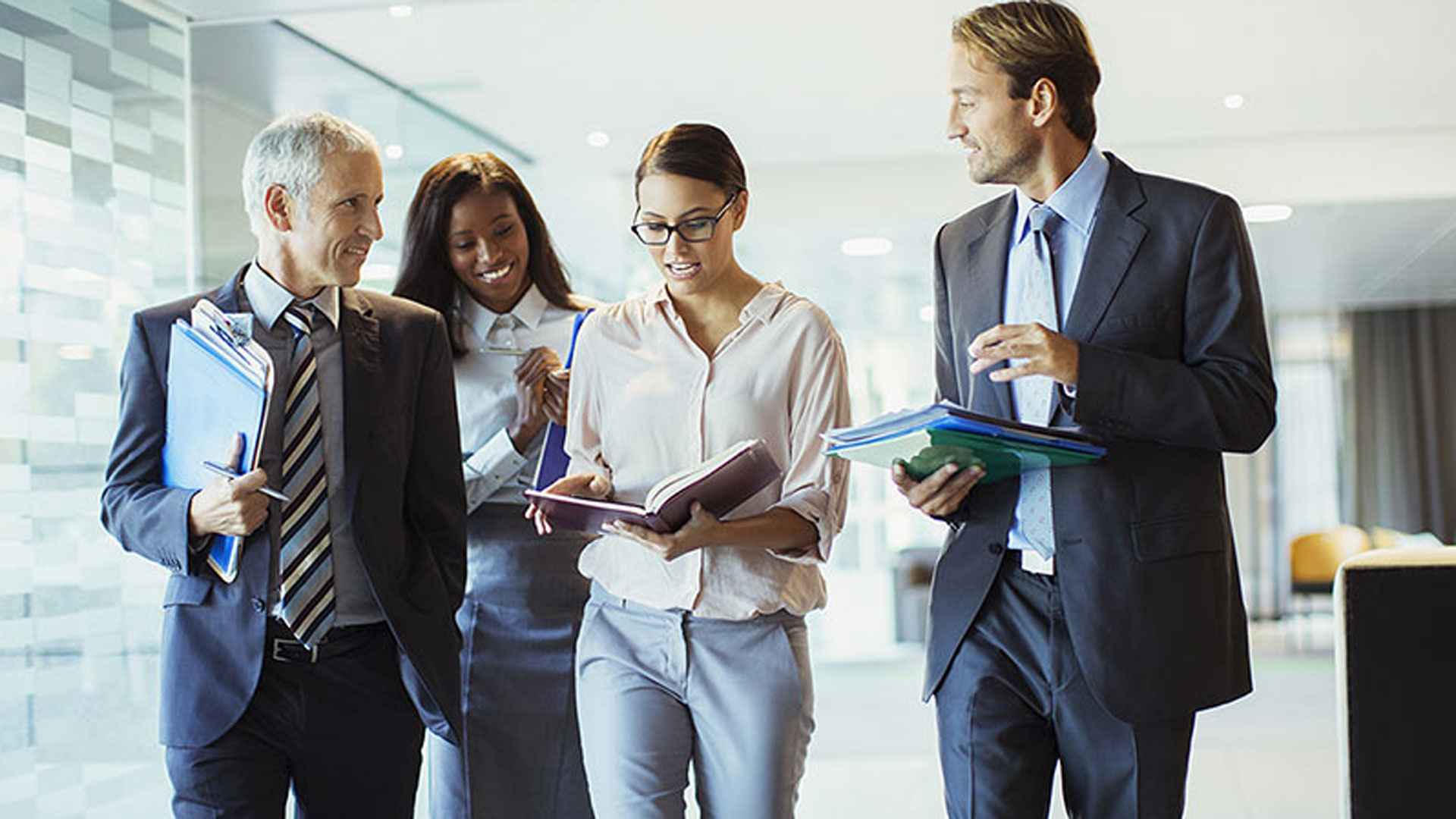 পুরুষ কর্মী খুঁজছে যমুনা ইলেক্ট্রনিক্স