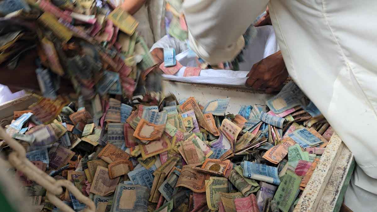 পাগলা মসজিদের দানবাক্সে মিললো ৩২ বস্তা টাকা