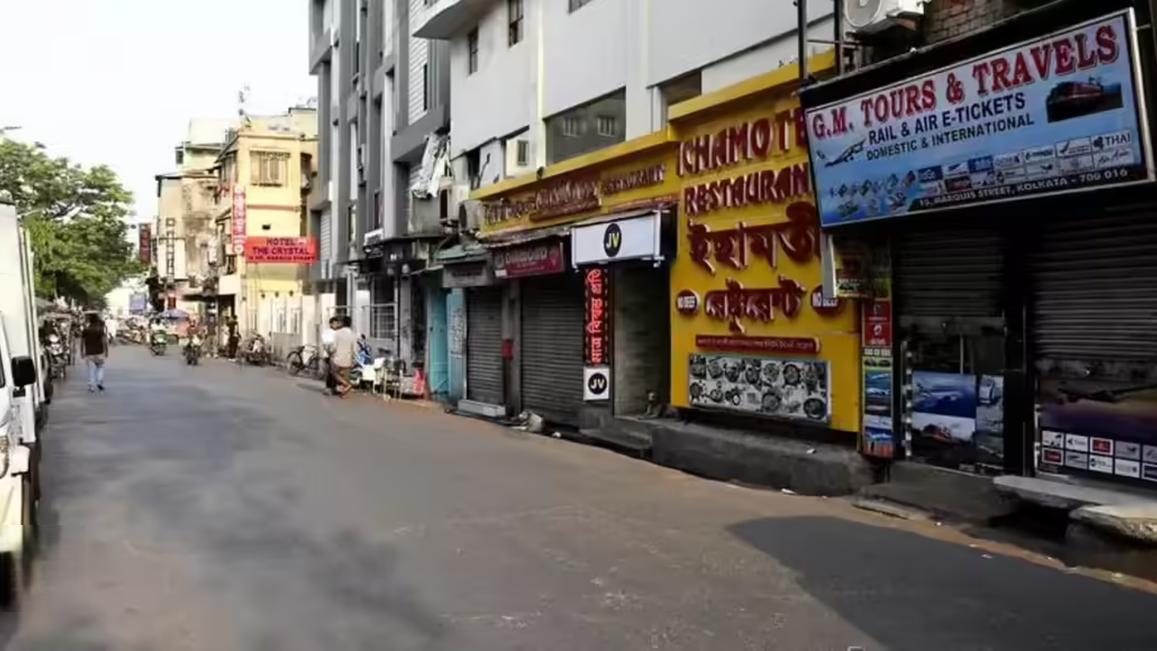 বাংলাদেশিদের অভাবে ধুঁকছে কলকাতা, বছরে ক্ষতি ৫ হাজার কোটি