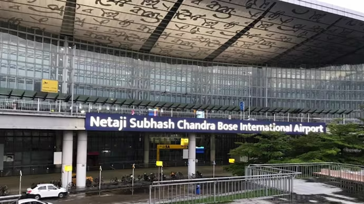 কলকাতা বিমানবন্দরের কাঁচ ভাঙার চেষ্টা, বাংলাদেশি গ্রেফতার