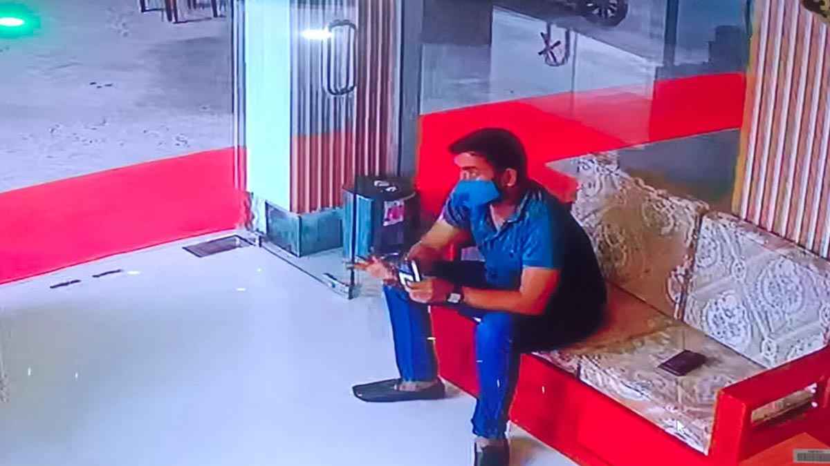 কুয়াকাটার আবাসিক হোটেল থেকে চারটি স্মার্ট টিভি চুরি