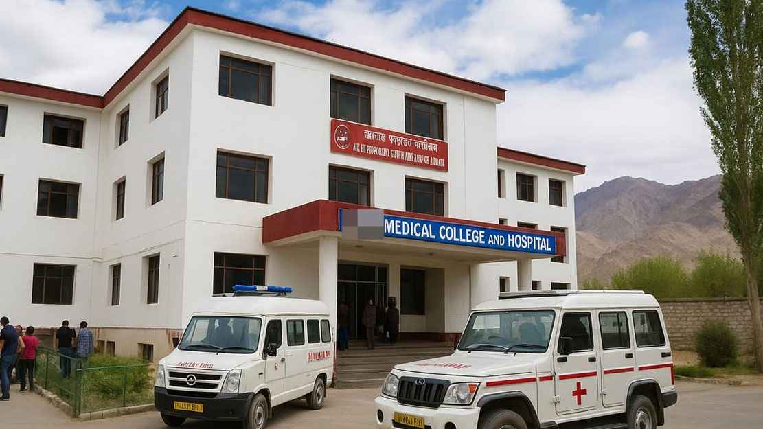 খাদ্যে বিষক্রিয়া, সিনেমার শুটিং ইউনিটের ১০০ সদস্য হাসপাতালে 