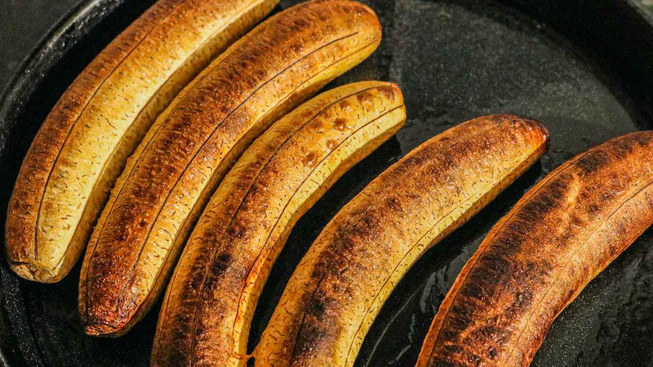 ভাত কিংবা রুটি নয় উগান্ডার মানুষ ৩ বেলাই কলা খান