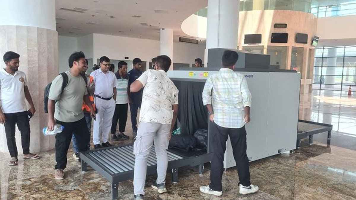 কক্সবাজার রেল স্টেশনে বসানো হলো স্ক্যানার