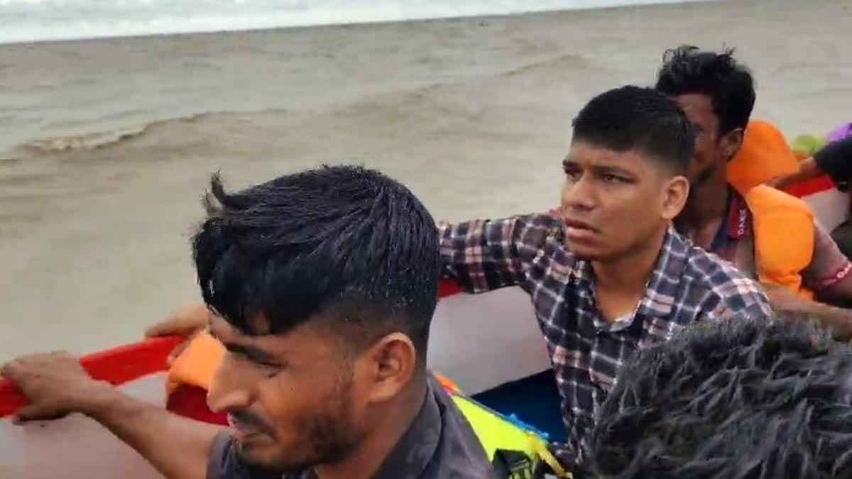 মাঝ পথে স্পিড বোট বিকল, আধাঘণ্টা পর যাত্রীদের উদ্ধার