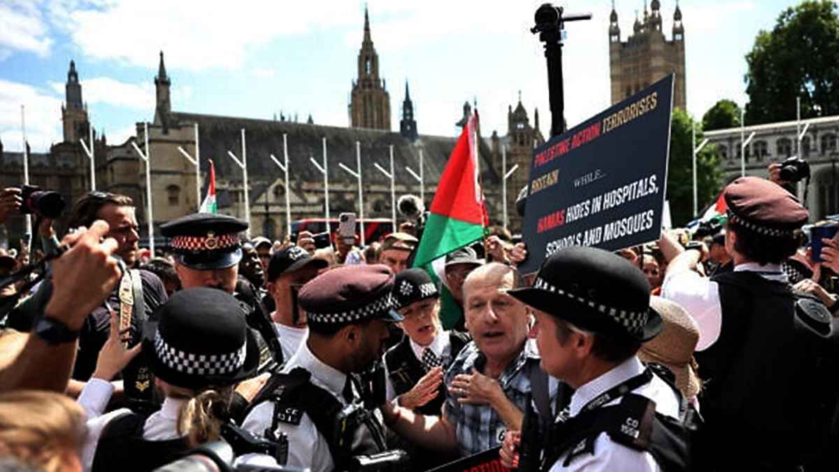 লন্ডনে প্যালেস্টাইন অ্যাকশনের সমর্থনে বিক্ষোভ করায় ৩৬৫ জনকে আটক