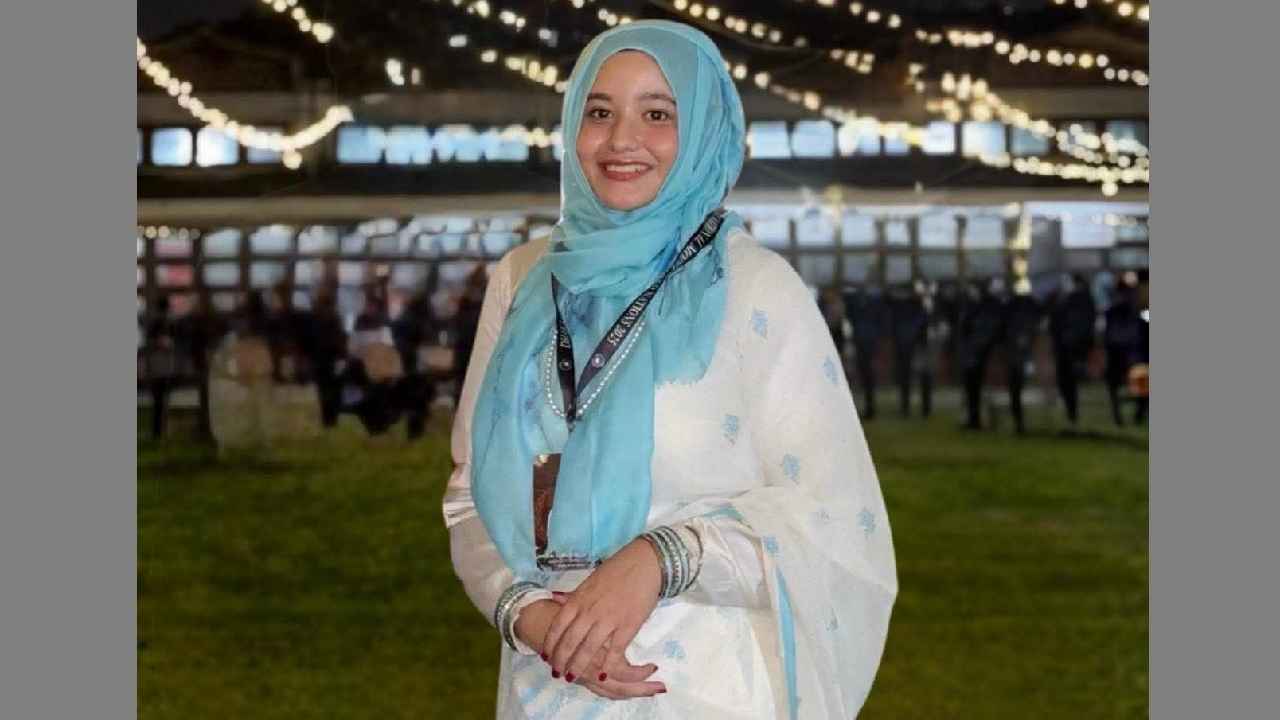 ডাকসু নির্বাচনে রাফিয়ার অভিনব প্রচারণা