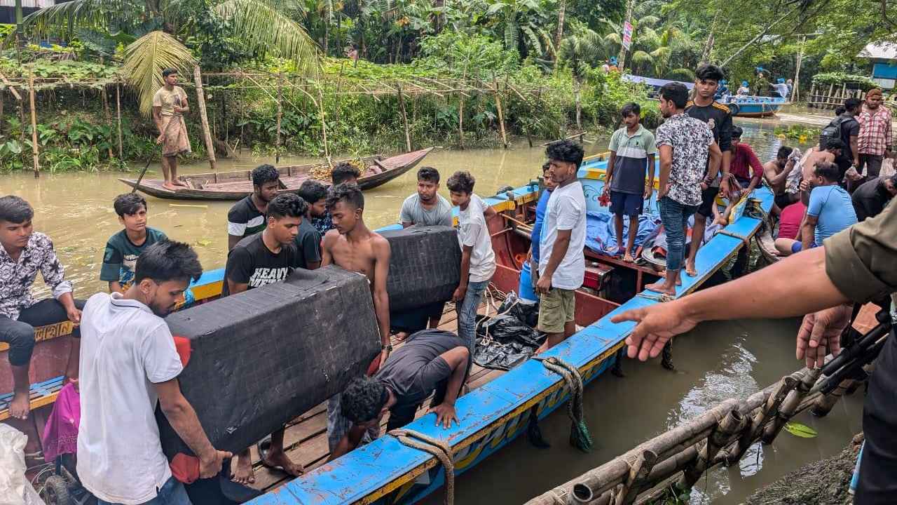 নেছারাবাদে উচ্চ শব্দের লাউডস্পিকার জব্দ