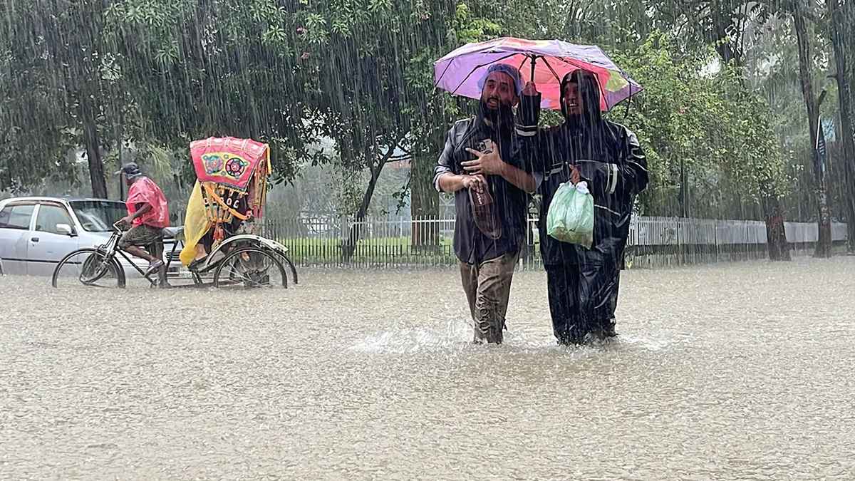 পাঁচ বিভাগে টানা ভারী বৃষ্টির আভাস, নিম্নাঞ্চল প্লাবিত হওয়ার শঙ্কা
