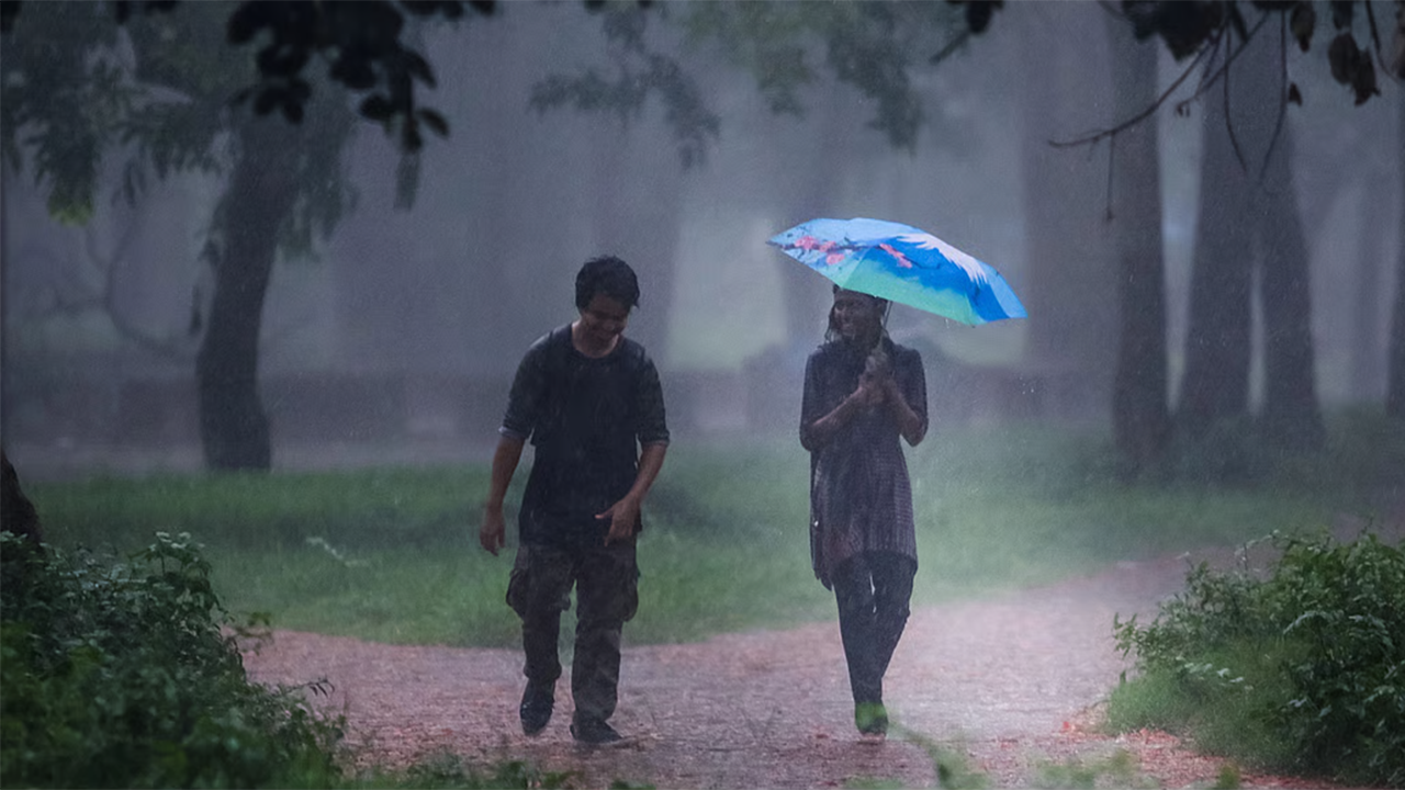 বৃষ্টি নিয়ে রোমান্টিক কবিতা