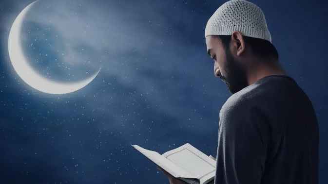 জ্ঞানার্জন: যে ইবাদত আপনাকে করে আল্লাহর 'পরিবারের' সদস্য