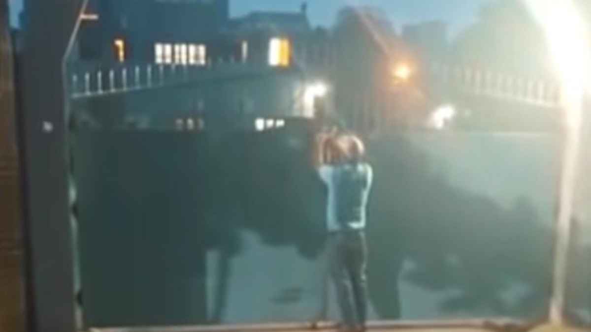 সিন্ডিকেট চলাকালীন হঠাৎ উপাচার্যের বাসভবনে সাবেক ছাত্রদল নেতার তালা