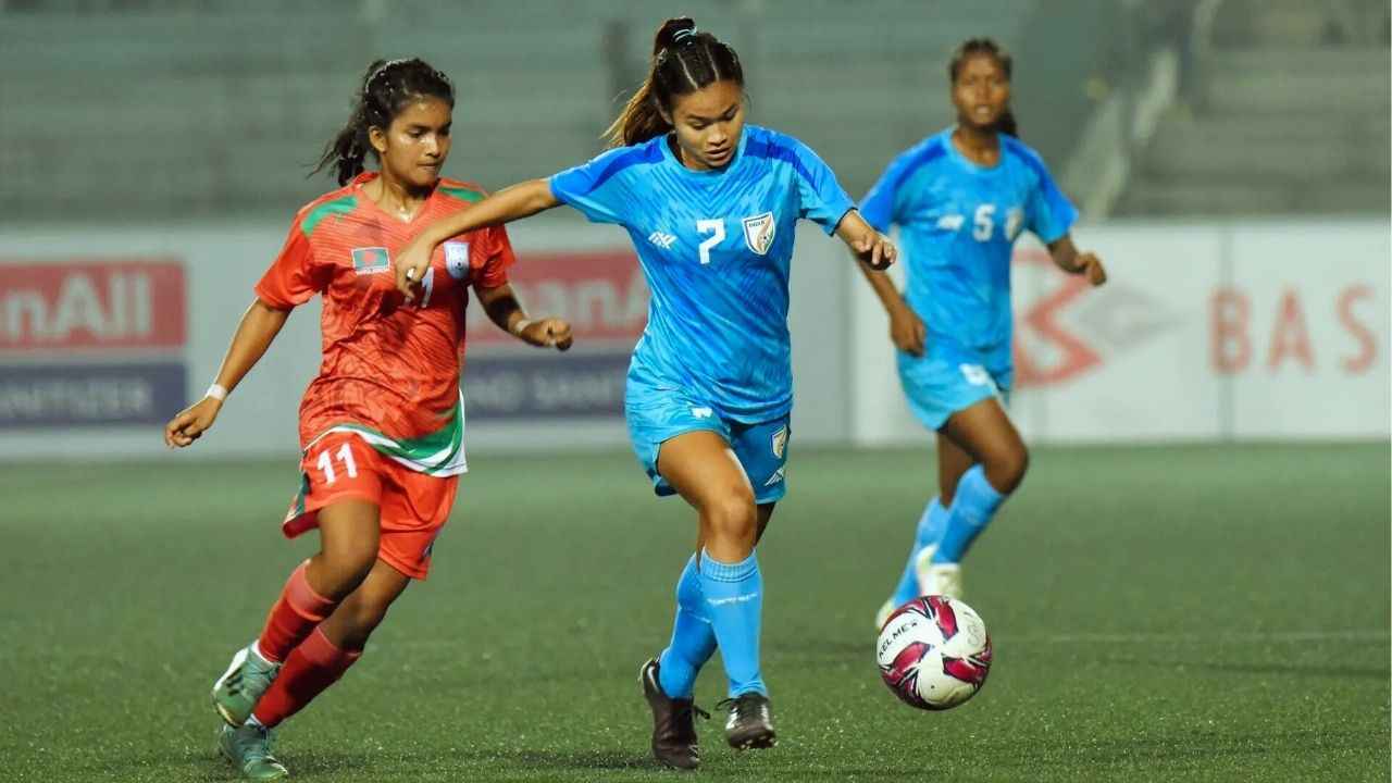 ভারতের বিপক্ষে ২-১ গোলে এগিয়ে বাংলাদেশ