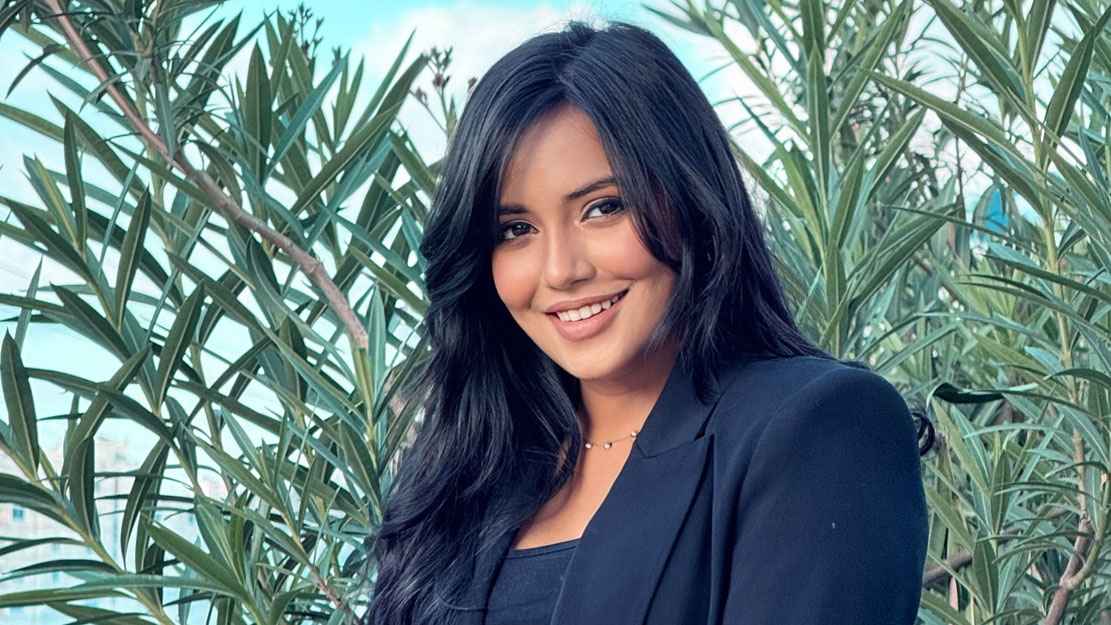 Roza Karachioloning erotik fotosuratlari Qiz qalin sikni soradi